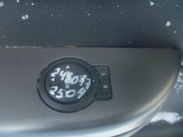 Управление зеркалами
 Kia
 Rio
 2012 г.в.,
                                 двигатель: 1,4 бензин;