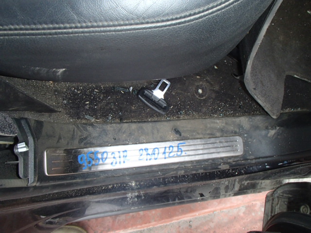 Накладка порога задняя правая декоративная
 Porsche
 Cayenne
 2006 г.в.,
                                 двигатель: 4,5 TT бензин;