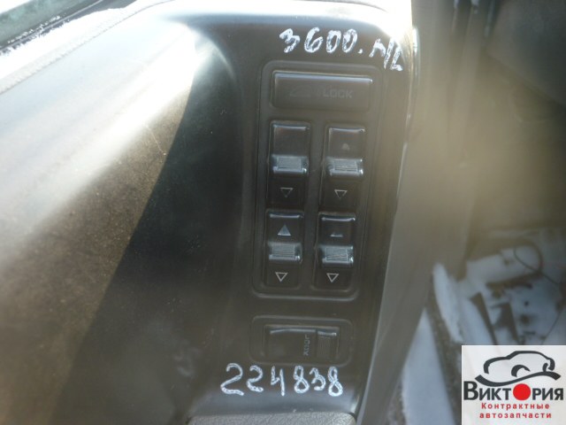 Кнопка управления стеклоподъемниками
 Jeep
 Grand Cherokee
 1995 г.в.,
                                 двигатель: 5,2 бензин;