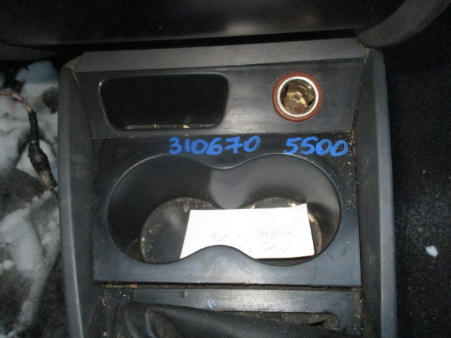 Подстаканник передний
 Fiat
 Albea
 2010 г.в.,
                                 двигатель: 1,4 бензин;