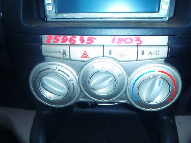 Управление климатической установкой / управление печкой
 Daihatsu
 Boon
 2005 г.в.,
                                кузов: M301S; двигатель: K3-VE;