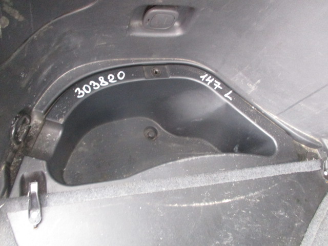 Ящик под инструменты багажного отсека / Бардачок Toyota
 Kluger
 2001 г.в.,
                                кузов: ACU25; двигатель: 2AZ-FE;
