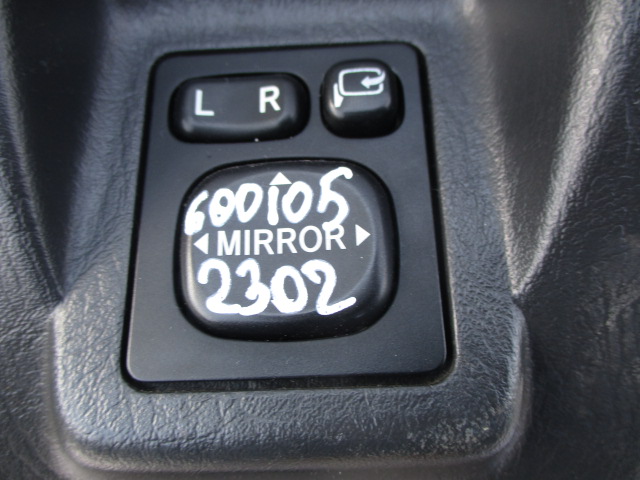 Управление зеркалами
 Daihatsu
 YRV
 2002 г.в.,
                                кузов: M201G; двигатель: K3-VE;