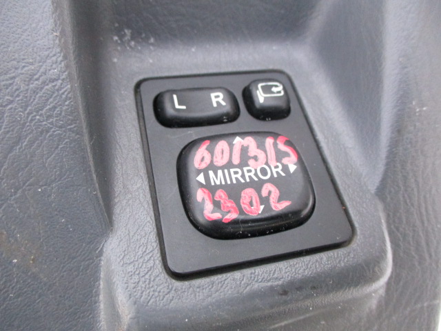 Управление зеркалами
 Daihatsu
 YRV
 2000 г.в.,
                                кузов: M201G; двигатель: K3 T;