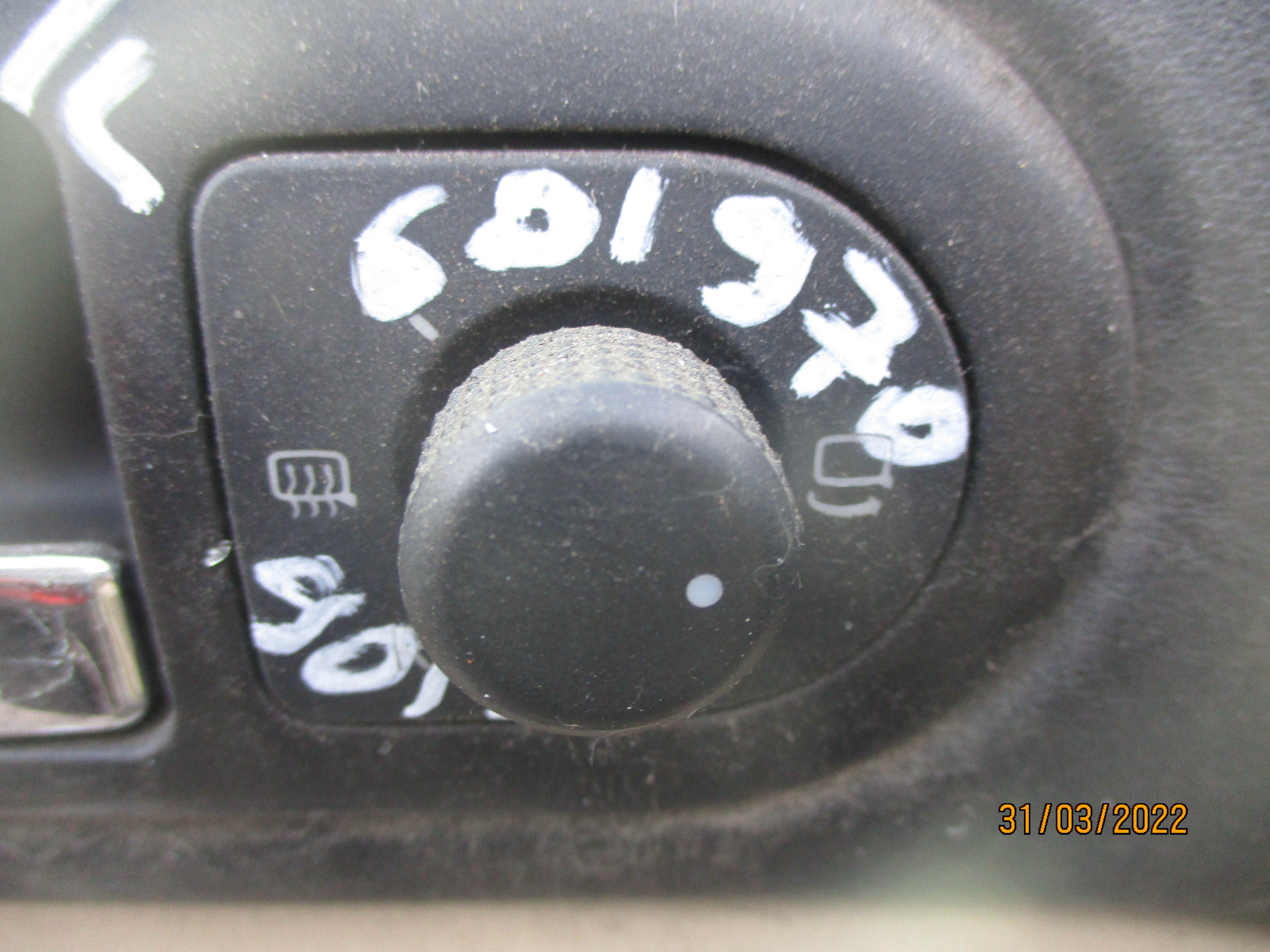 Управление зеркалами
 Volkswagen
 Jetta
 2001 г.в.,
                                 двигатель: 1,8 бензин / AWP;