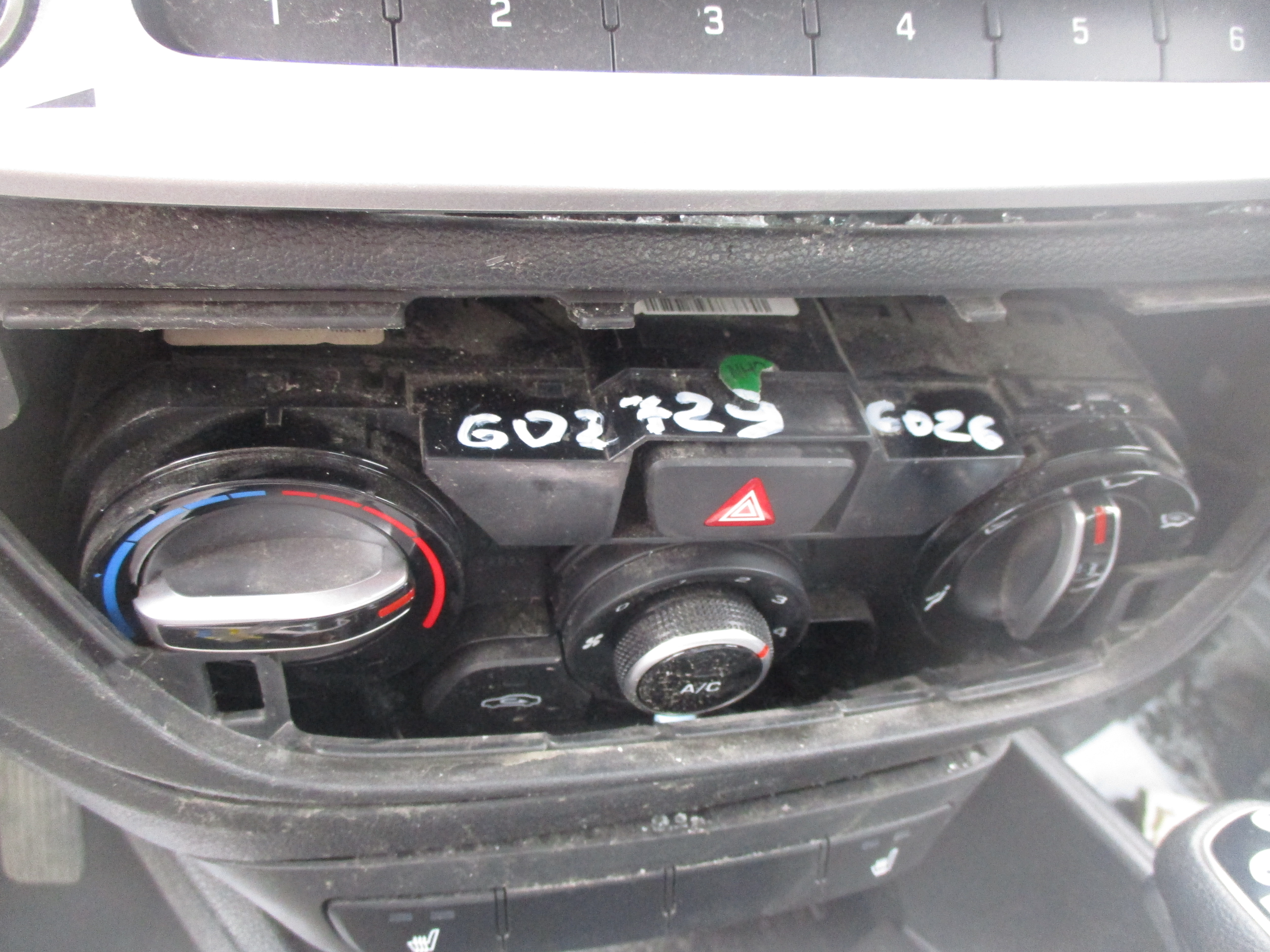 Управление климатической установкой / управление печкой
 Hyundai
 Solaris
 2020 г.в.,
                                 двигатель: 1,6 бензин / C4FG;