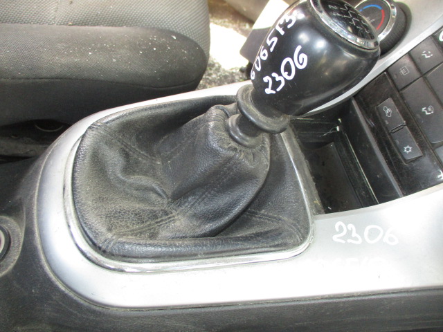 Рычаг переключения КПП / селектор / кулиса КПП
 Chevrolet
 Cruze
 2011 г.в.,
                                кузов: J300; двигатель: F16D3 / 1,6 бензин;
